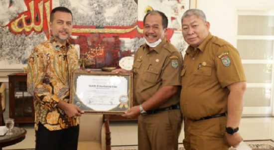 Wakil Bupati Asahan Taufik Zainal Abidin, didampingi Ketua BKM Agung H Achmad Bakrie Kisaran Zainal Aripin Sinaga menemui Wakil Gubernur Sumatera Utara, Musa Rajekshah yang juga Ketua Yayasan H Anif, Selasa (18/01/2022).